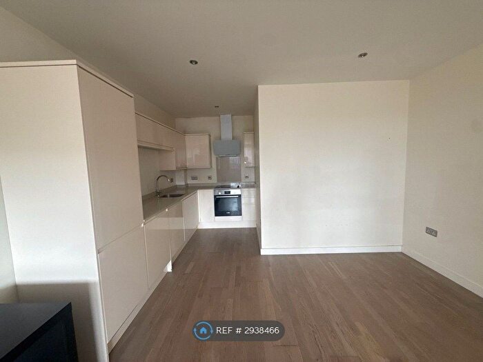1 Bedroom Flat To Rent In Cleeve Road, Sutton, KT22