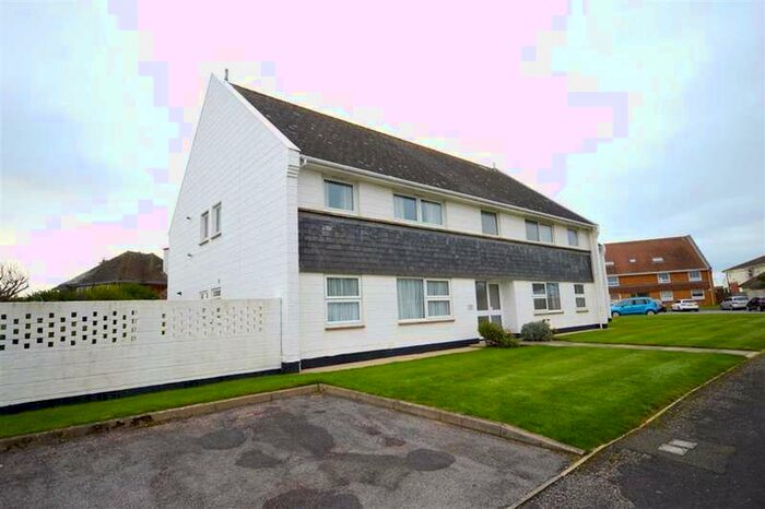 2 Bedroom Flat To Rent In Sea Road, Milford On Sea, SO41