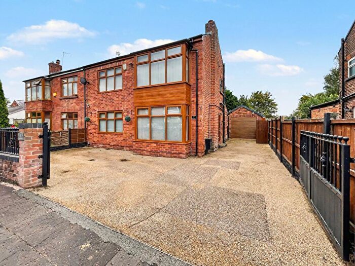 3 Bedroom Semi-Detached House For Sale In Ross Avenue, Whitefield, M45