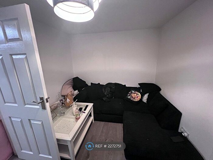 Studio To Rent In Limerick Close, Bracknell, RG42