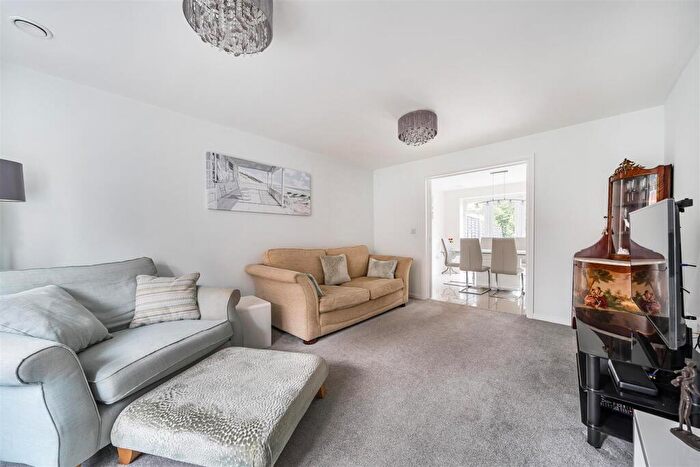 4 Bedroom Detached House For Sale In Cleverley Rise, Southampton, SO31