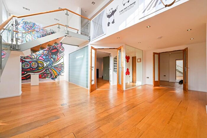 3 Bedroom Flat For Sale In Manchester Road, Tower Hamlets, London, E14