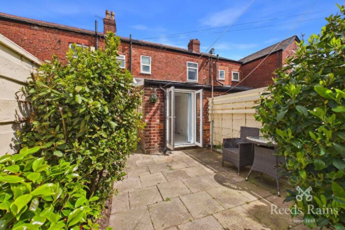 2 Bedroom Terraced House For Sale In Birchfield Road, Stockport, Greater Manchester, SK3