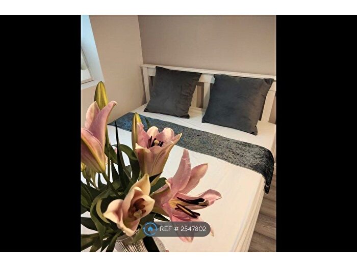 1 Bedroom Flat To Rent In The Greenway, Uxbridge, UB8