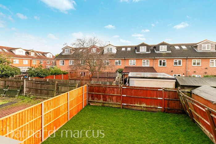 4 Bedroom Semi Detached House To Rent In Heathfield Drive, Mitcham, CR4