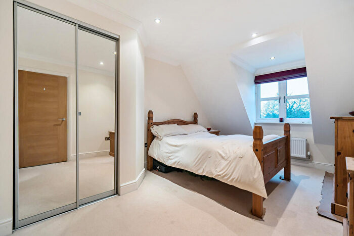 2 Bedroom Apartment For Sale In Upcross Gardens Reading, RG1