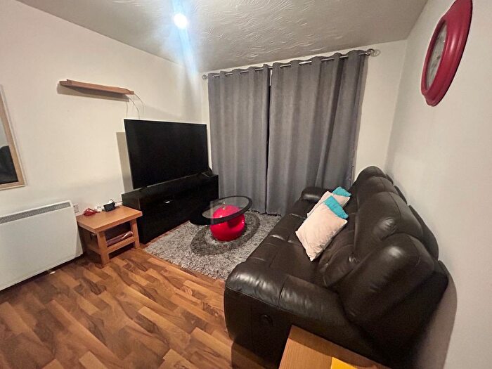 2 Bedroom Flat To Rent In Strathern Road, Leicester, LE3