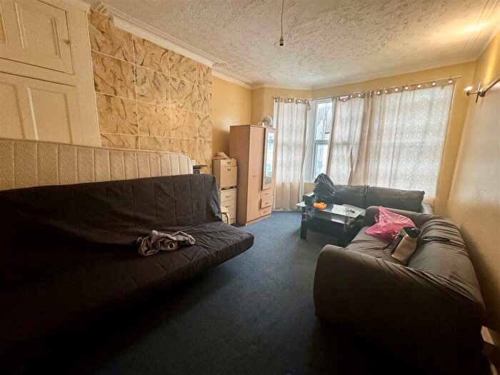 1 Bedroom Flat To Rent In Ramuz Drive, Westcliff-On-Sea, SS0