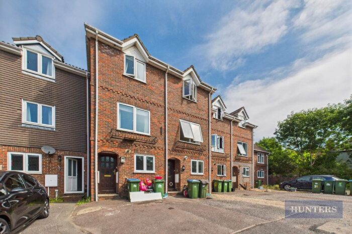 4 Bedroom End Terrace House To Rent In Berkeley Close, Southampton, SO15