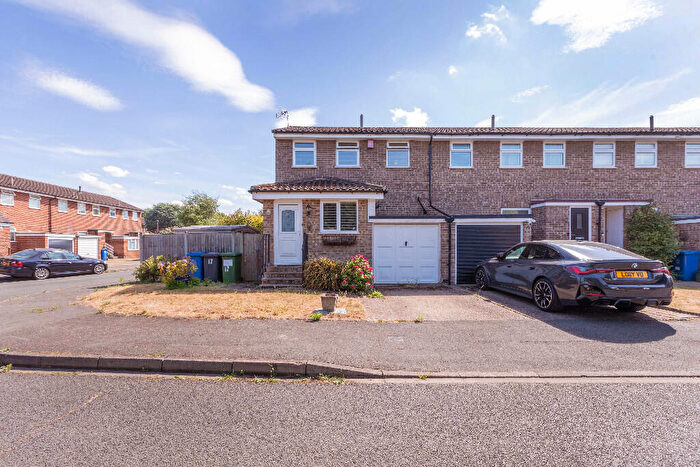3 Bedroom End Of Terrace House For Sale In Bunces Close, Eton Wick, SL4