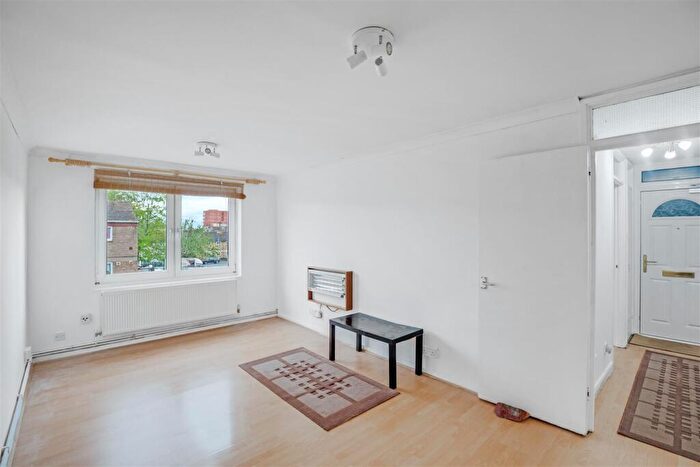 1 Bedroom Flat For Sale In Mortlake Road, Canning Town, E16