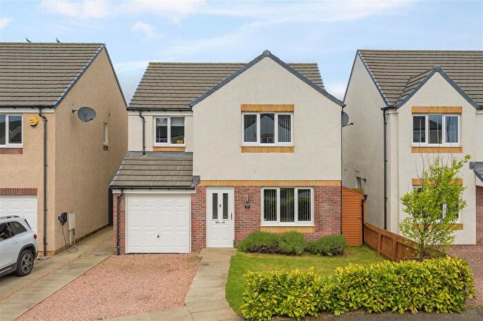 4 Bedroom Detached House For Sale In Roe Deer Place, Dunfermline, KY11