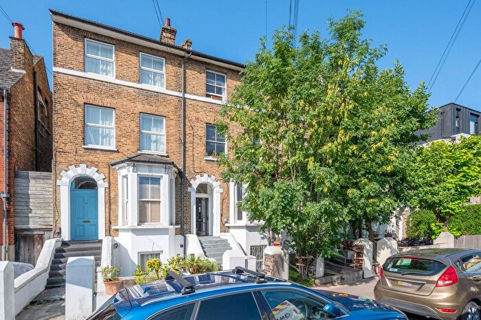 3 Bedroom Flat To Rent In Ellison Road, Streatham, London, SW16