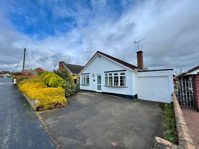 3 Bedroom Bungalow To Rent In Drummond Drive, Nuthall, NG16