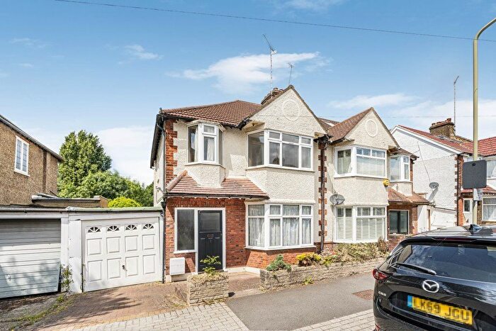 3 Bedroom End Of Terrace House For Sale In Naylor Road, Whetstone, N20