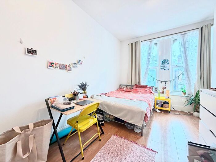 3 Bedroom Flat To Rent In Turnpike Lane, London, N8