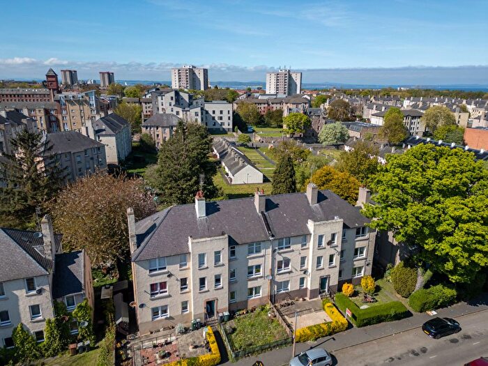 2 Bedroom Flat For Sale In Loganlea Drive, Edinburgh, EH7