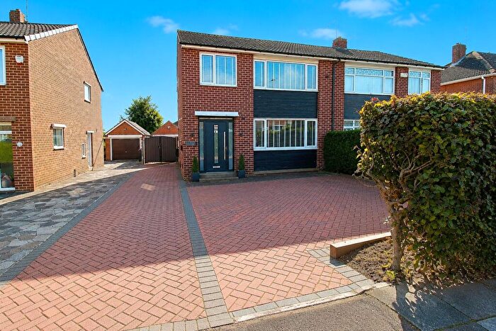 3 Bedroom Semi-Detached House For Sale In Weetwood Road, Rotherham, S60