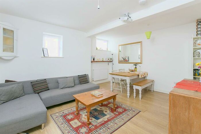 2 Bedroom End Of Terrace House To Rent In Buckfast Road, Morden, SM4