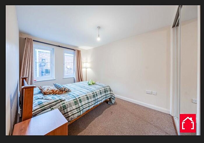 2 Bedroom Flat To Rent In Macleod Street, London, SE17