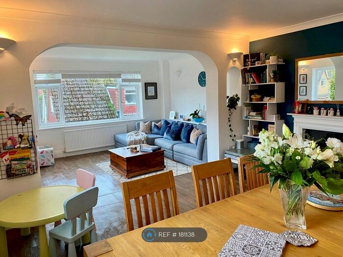 3 Bedroom Detached House To Rent In Squirrel Rise, Marlow, SL7