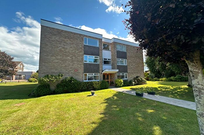 2 Bedroom Flat To Rent In Wycombe Court, Ranelagh Road, Highcliffe, Dorset., BH23