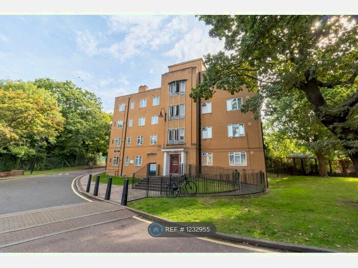 2 Bedroom Flat To Rent In Garraway House, London, SE21