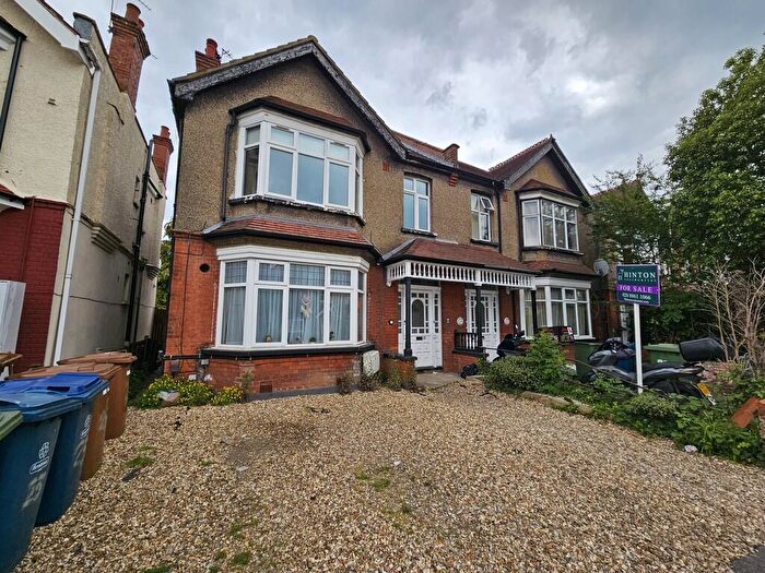 2 Bedroom Flat To Rent In Harrow View, Harrow, HA1