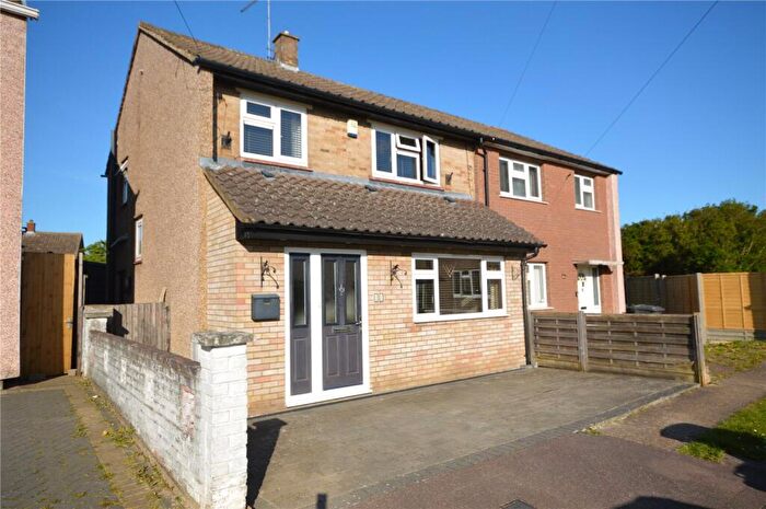 3 Bedroom Semi Detached House For Sale In Thurlow Close, Luton, LU4