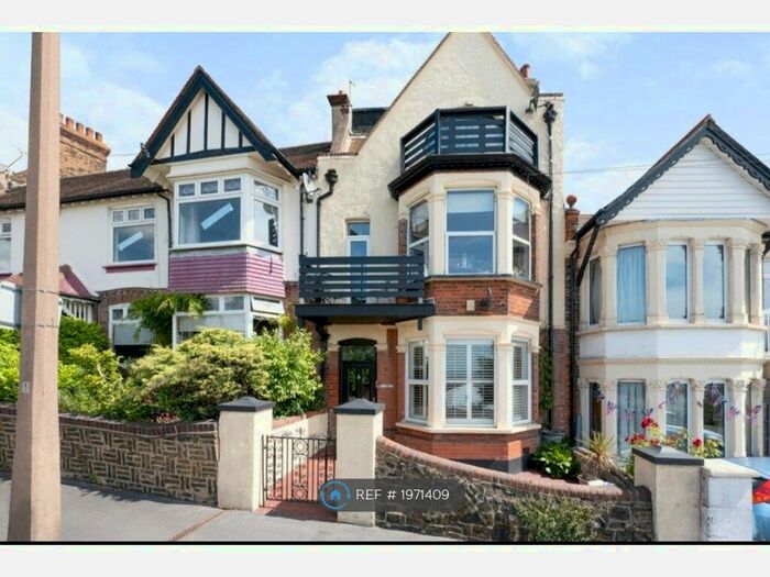 1 Bedroom Flat To Rent In Cliff Gardens, Leigh-On-Sea, SS9