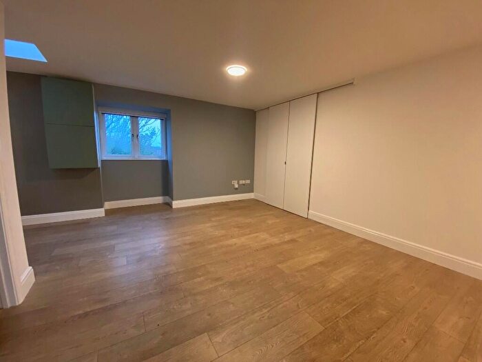 Studio To Rent In Church Hill Road, Barnet, North London, EN4