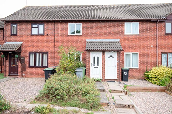 2 Bedroom Semi-Detached House For Sale In Senwick Drive, Wellingborough, NN8