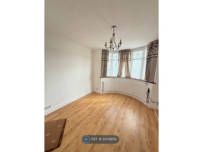 4 Bedroom Semi-Detached House To Rent In Hounslow, Hounslow, TW4