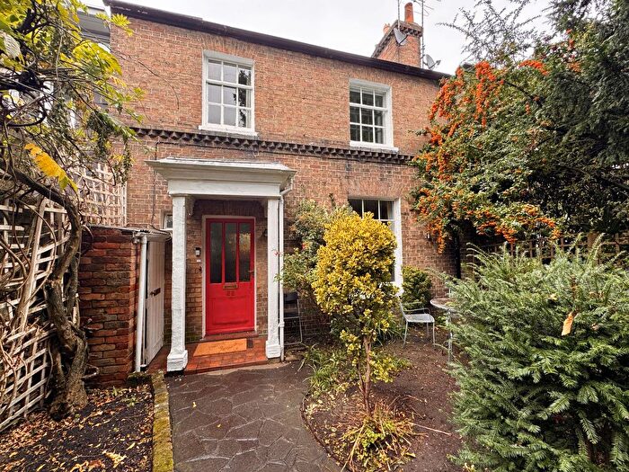 3 Bedroom Cottage To Rent In Bath Place, Taunton, TA1