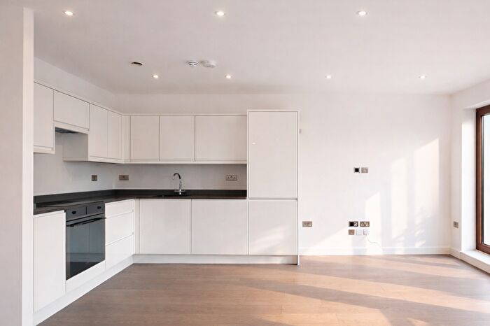 Studio To Rent In Flat, Ziggurat House, Grosvenor Road, St. Albans, Hertfordshire, AL1