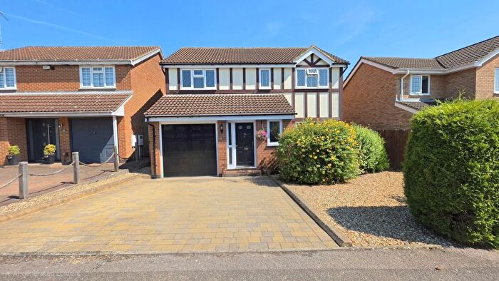 4 Bedroom Detached House For Sale In Limefields Way, Northampton, NN4