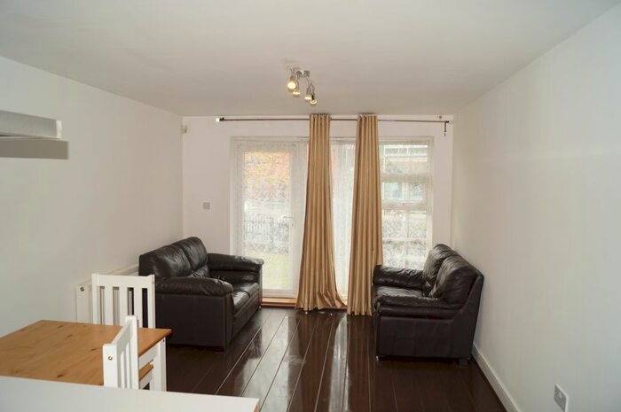 2 Bedroom Flat To Rent In Perrymans Farm Road, Ilford, IG2