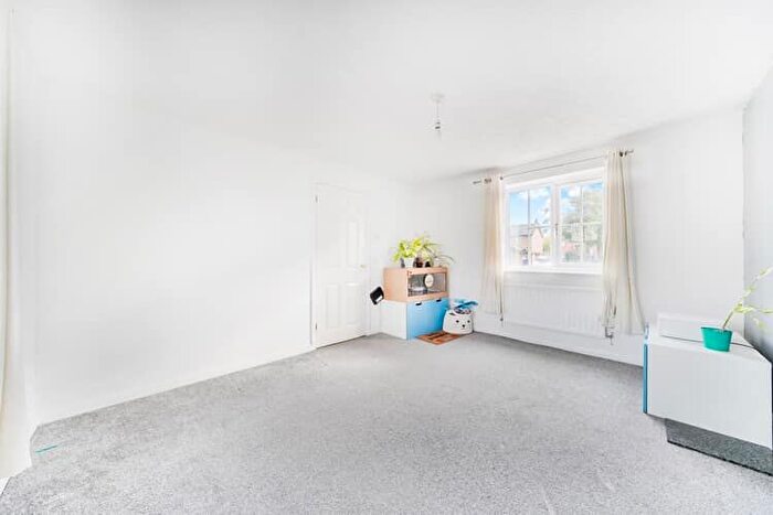 3 Bedroom Flat For Sale In Chaffinch Walk, Cambridge, Cambridgeshire, CB23