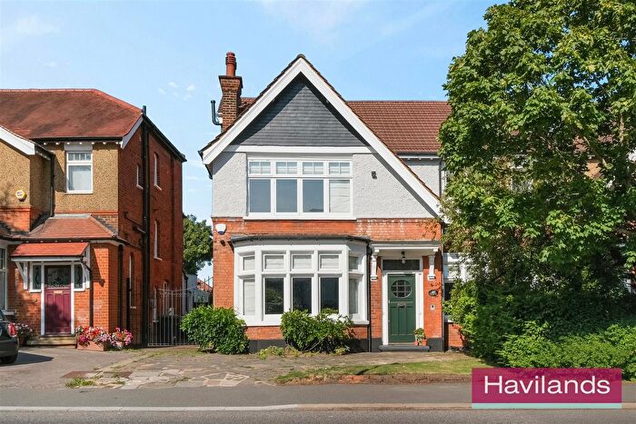 5 Bedroom Semi-Detached House For Sale In Green Dragon Lane, N21