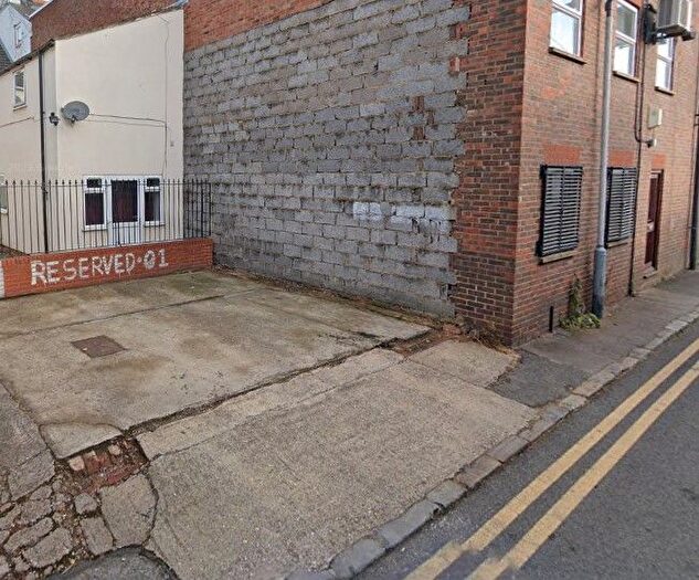 Garage / Parking To Rent In Windsor Walk, Luton, LU1