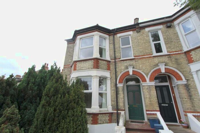 3 Bedroom Flat To Rent In Lancaster Gardens, Southend On Sea, SS1