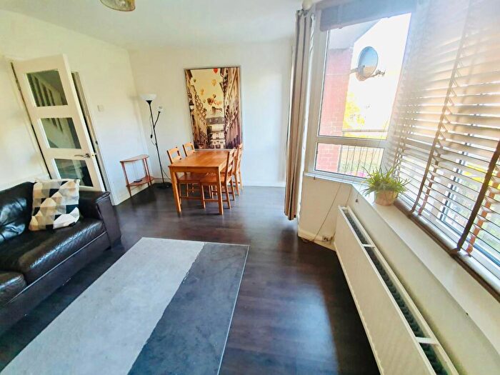 3 Bedroom Maisonette To Rent In Larchfield House, Highbury New Park London, N5