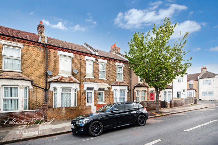 3 Bedroom Terraced House For Sale In Gunning Street, Plumstead, SE18