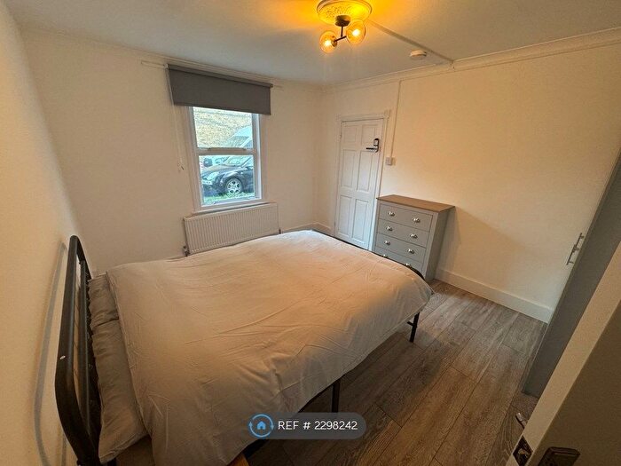 1 Bedroom Flat To Rent In Essex Place, London, W4