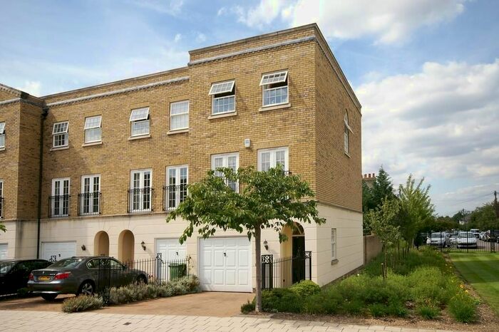 3 Bedroom Town House To Rent In Chadwick Place, Surbiton, KT6