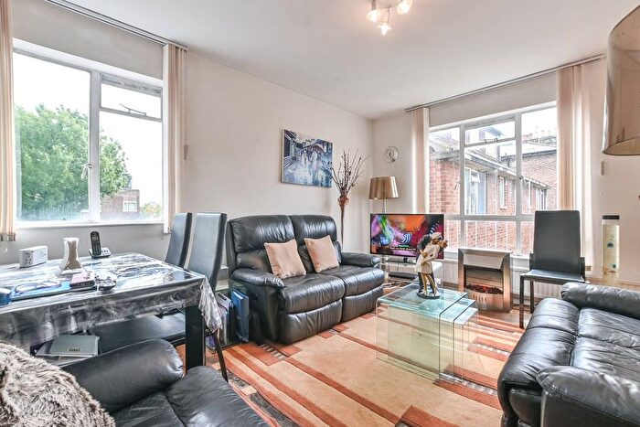 2 Bedroom Flat For Sale In Junction Road, Tufnell Park, London, N19