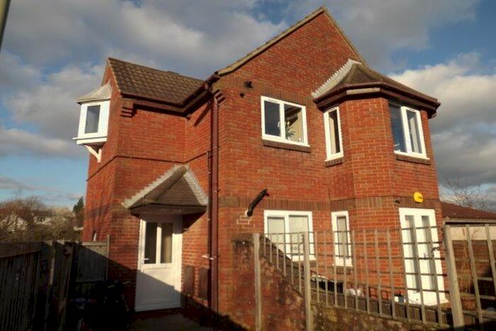 2 Bedroom Flat To Rent In Bishop Court, Ringwood, BH24