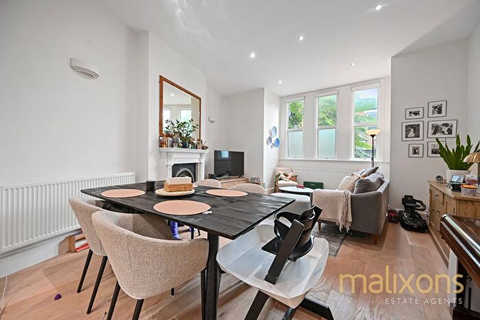 2 Bedroom Flat For Sale In Westwell Road, London, SW16