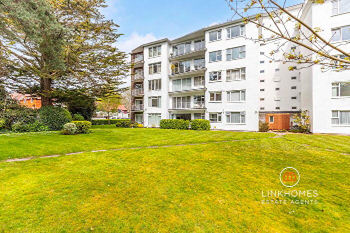 2 Bedroom Apartment For Sale In Western Road, Poole, BH13