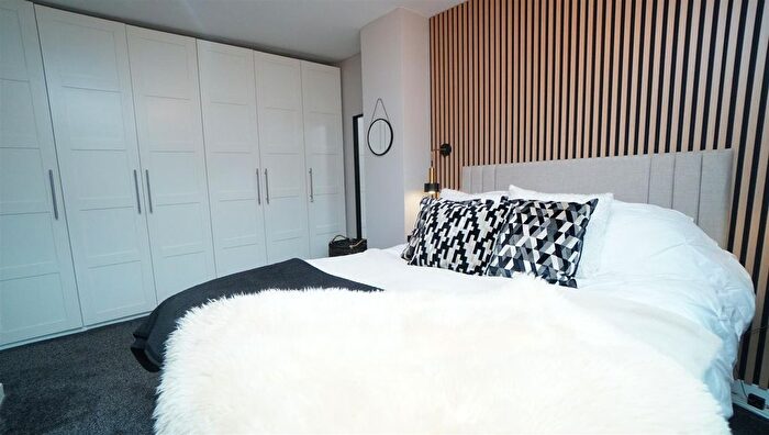 3 Bedroom Semi-Detached House For Sale In Pellon Terrace, Idle/Thackley Bradford, BD10